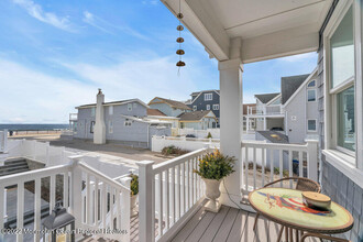 368 1st Ave in Manasquan, NJ - Foto de edificio - Building Photo