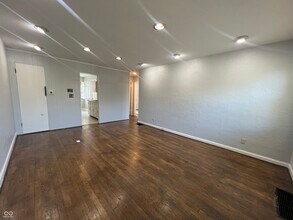 77 W Westfield Blvd in Indianapolis, IN - Building Photo - Building Photo