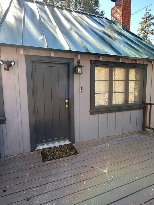 25747 CA-189 in Lake Arrowhead, CA - Building Photo