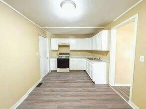 274 Leeds Ave in Indianapolis, IN - Building Photo - Building Photo