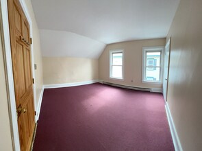 28 Loomis St, Unit 3 in Burlington, VT - Foto de edificio - Building Photo