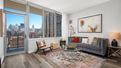 443 W Huron St, Unit 2104 in Chicago, IL - Building Photo - Building Photo