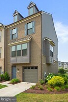 10313 Vista Meadow Way in Lanham, MD - Building Photo