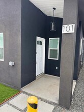 1014 Cypress Ave, Unit 100 in Santa Ana, CA - Foto de edificio - Building Photo