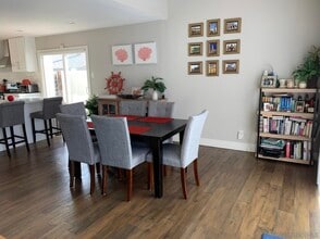 6690 Amberly St in San Diego, CA - Building Photo - Building Photo