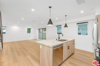 12704 Pacific Ave in Los Angeles, CA - Building Photo - Building Photo