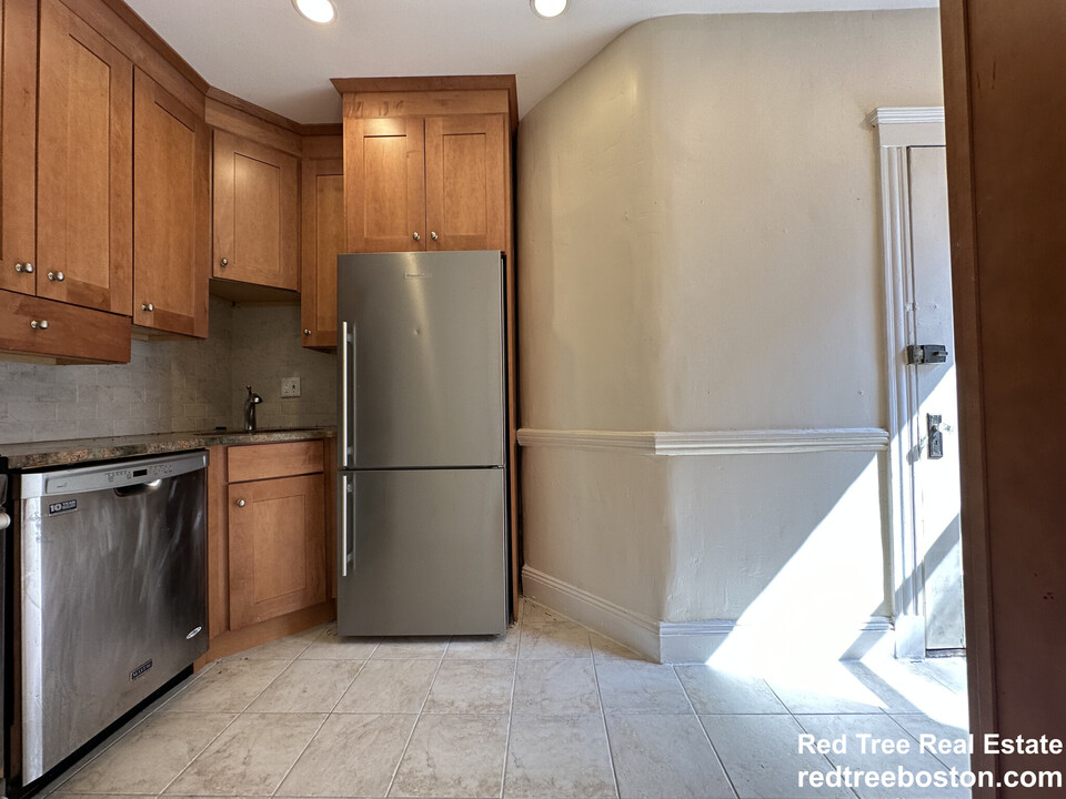 240 Kelton St, Unit 7 in Boston, MA - Building Photo