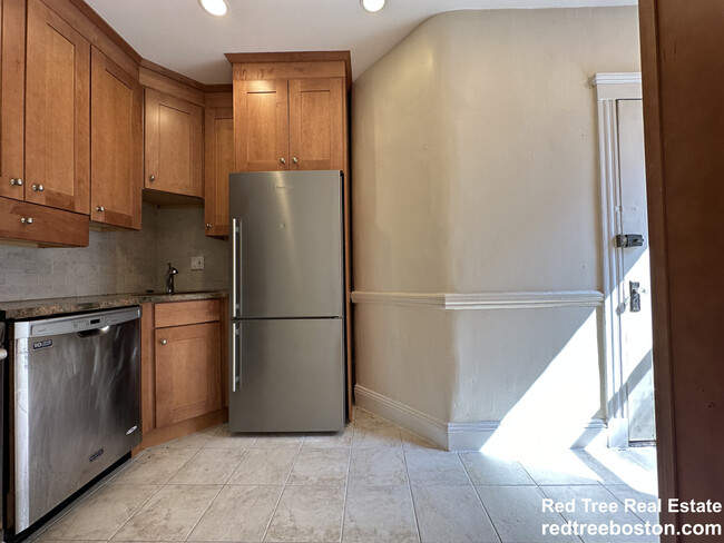 240 Kelton St, Unit 7 in Boston, MA - Building Photo - Building Photo