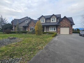 6230 Bradner Ln in Chilliwack, BC - Building Photo