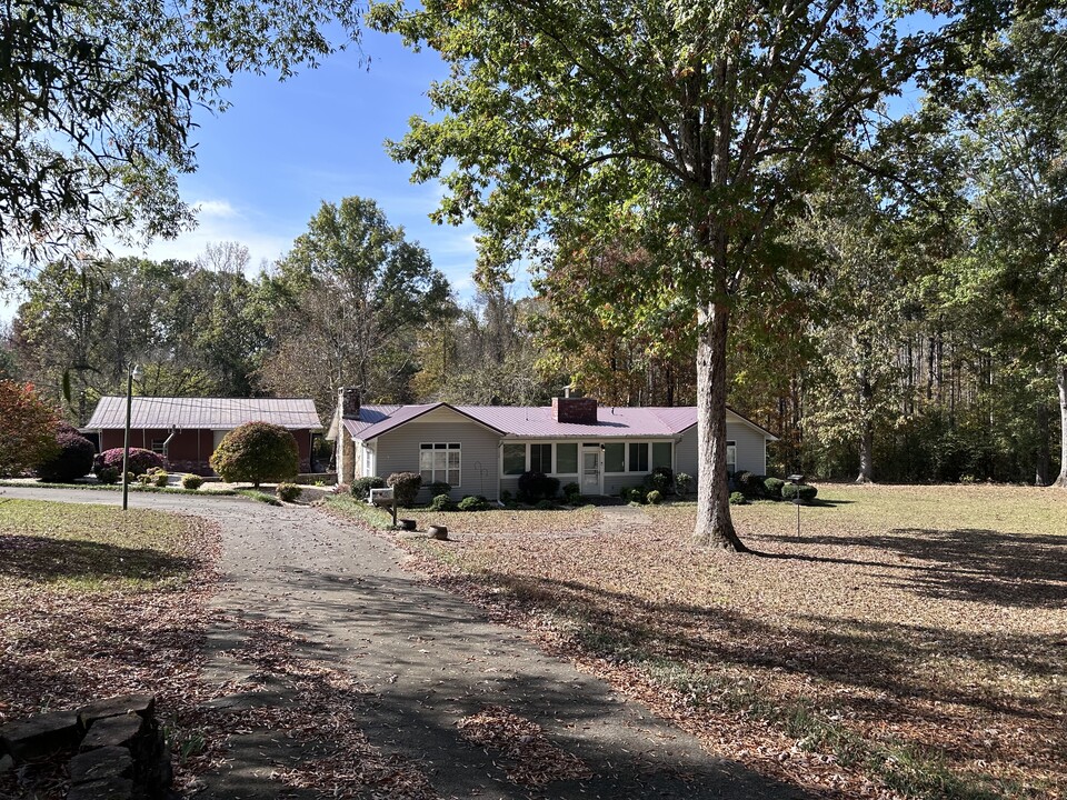 644 Hoot Owl Hollow Rd in Ohatchee, AL - Building Photo