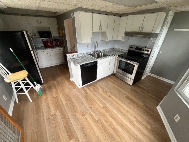 305 W Clayton Ave in Clayton, NJ - Building Photo