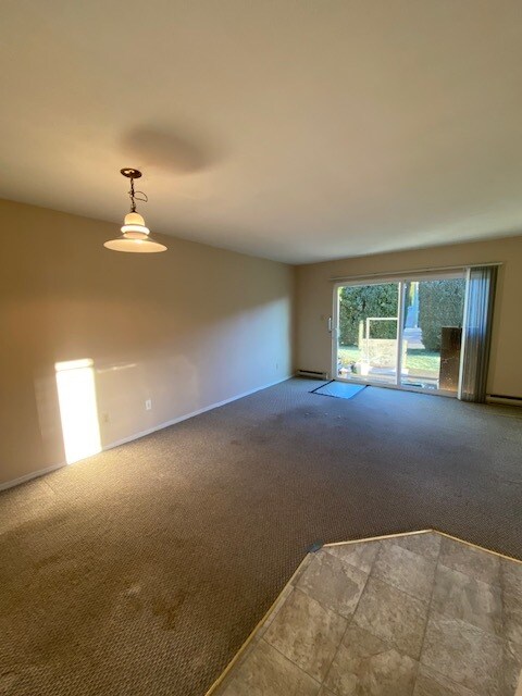 1075 Edgett Rd in Courtenay, BC - Building Photo - Building Photo