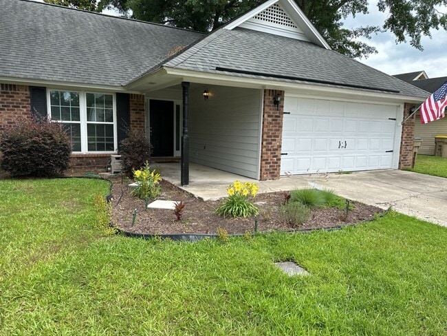 112 Teal Lake Dr in Richmond Hill, GA - Building Photo - Building Photo