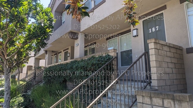 187 Shattuck St in Brea, CA - Foto de edificio - Building Photo