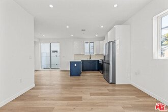 2921 Burnside Ave in Los Angeles, CA - Building Photo - Building Photo
