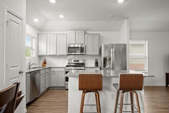 4000 Fort Collins Way in Austin, TX - Building Photo - Building Photo