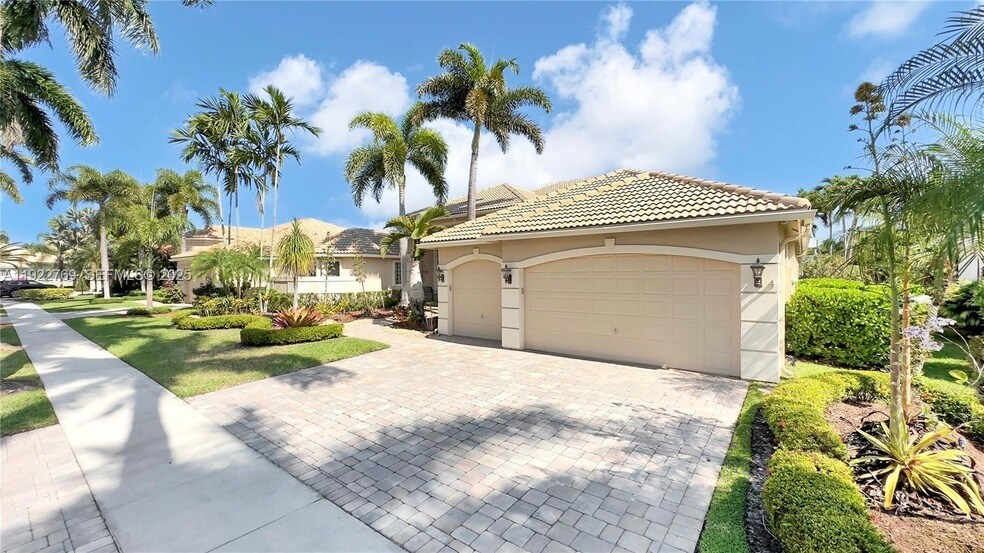2530 Monterey Ct in Weston, FL - Building Photo