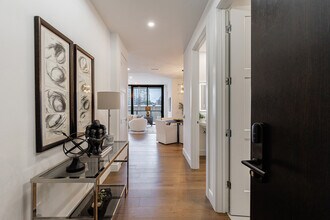 2425 Peachtree Rd NE in Atlanta, GA - Building Photo - Building Photo