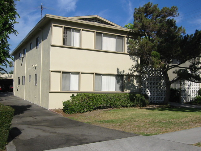 117 S Ivy Ave in Monrovia, CA - Foto de edificio - Building Photo