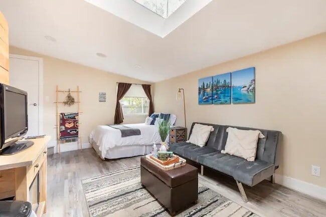 842 Tahoe Keys Blvd, Unit Studio in South Lake Tahoe, CA - Foto de edificio - Building Photo