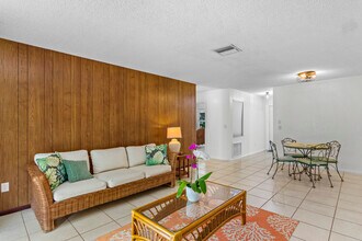 915 18th Pl, Unit #3 in Vero Beach, FL - Foto de edificio - Building Photo