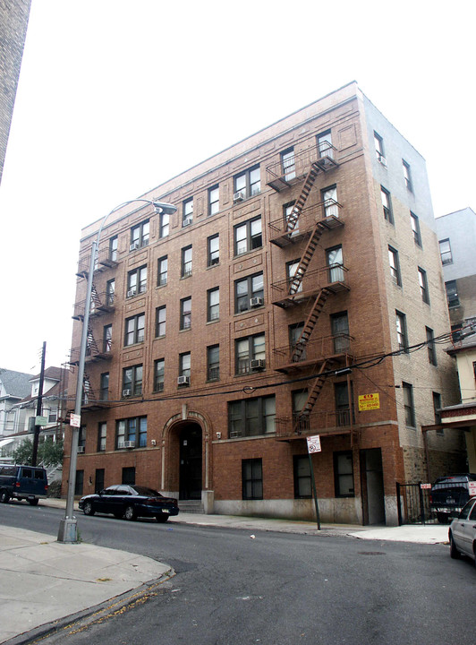 2444 Devoe Ter in Bronx, NY - Building Photo