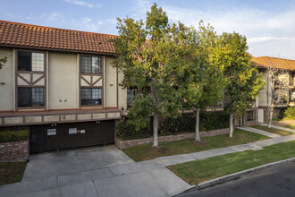 Condominium in North Hollywood, CA - Building Photo - Building Photo