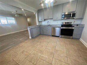 6573 Center St in New Orleans, LA - Foto de edificio - Building Photo