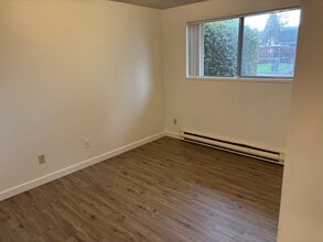 5555 SE Gill St in Milwaukie, OR - Building Photo - Building Photo