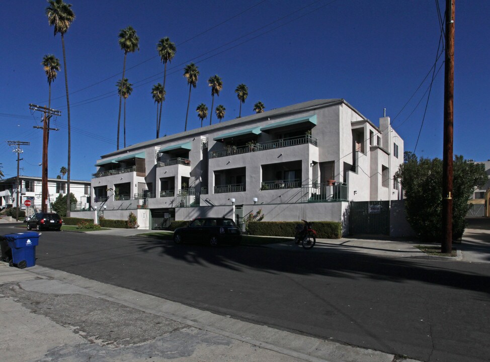 4574 Finley Ave in Los Angeles, CA - Building Photo