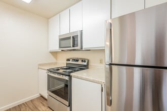 Sunflorin Village in Sacramento, CA - Foto de edificio - Interior Photo