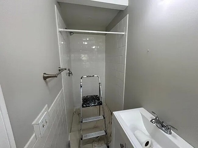 property at 6 Fox Hill Rd