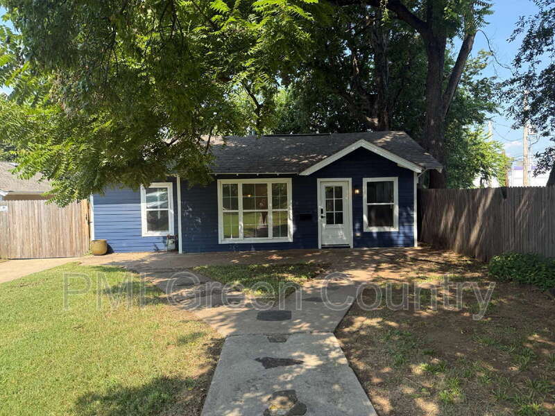 1520 S Columbia Pl in Tulsa, OK - Building Photo