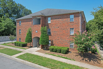 Reynolds Place Apartments in Greensboro, NC - Foto de edificio - Building Photo