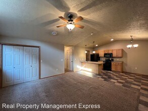 3600 W 93rd St in Sioux Falls, SD - Building Photo - Building Photo