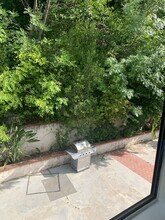 5246 Calderon Rd in Woodland Hills, CA - Foto de edificio - Building Photo