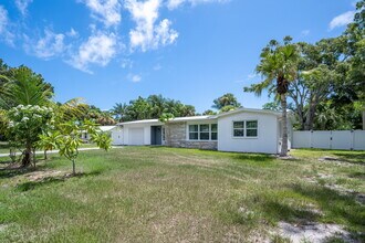 1702 25th Ave in Vero Beach, FL - Building Photo - Building Photo