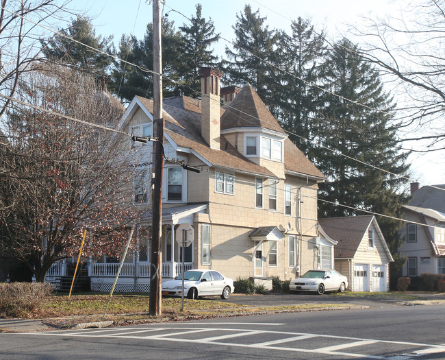 238 Albany Ave in Kingston, NY - Building Photo - Building Photo