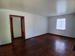 214 Edwards St in Danville, IL - Building Photo - Building Photo
