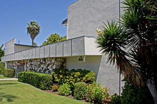 Center Street Apartments in Placentia, CA - Foto de edificio - Building Photo