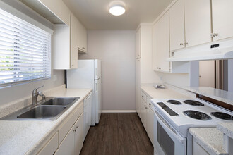 Dominguez Way Apartments in El Cajon, CA - Foto de edificio - Building Photo