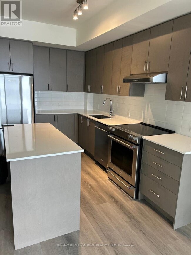 8960 Jane St in Vaughan, ON - Building Photo - Building Photo