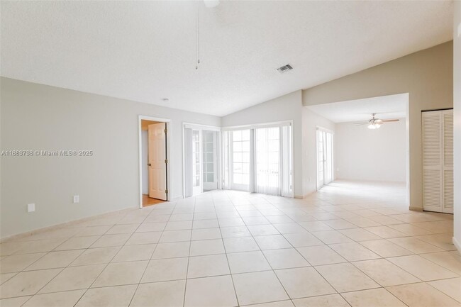18821 NW 84th Ave in Hialeah, FL - Building Photo - Building Photo