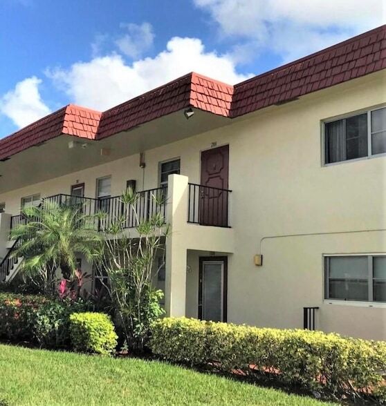 19 Abbey Ln, Unit 2060 in Delray Beach, FL - Foto de edificio - Building Photo