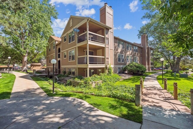 10950 W Florida Ave, Unit 314 in Lakewood, CO - Building Photo - Building Photo