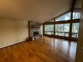 5831 NW Newberry Hill Rd in Silverdale, WA - Building Photo - Building Photo