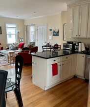 20 Shanley St, Unit 2R in Boston, MA - Foto de edificio - Building Photo