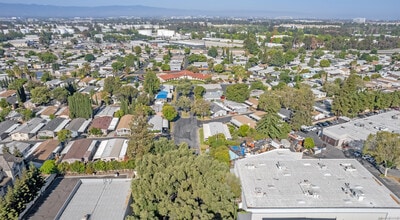 Casa Del Lago Mobile Home Park in San Jose, CA - Foto de edificio - Building Photo