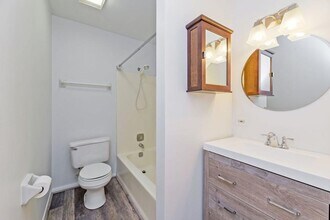 1464 Stonebridge Cir in Wheaton, IL - Building Photo - Building Photo