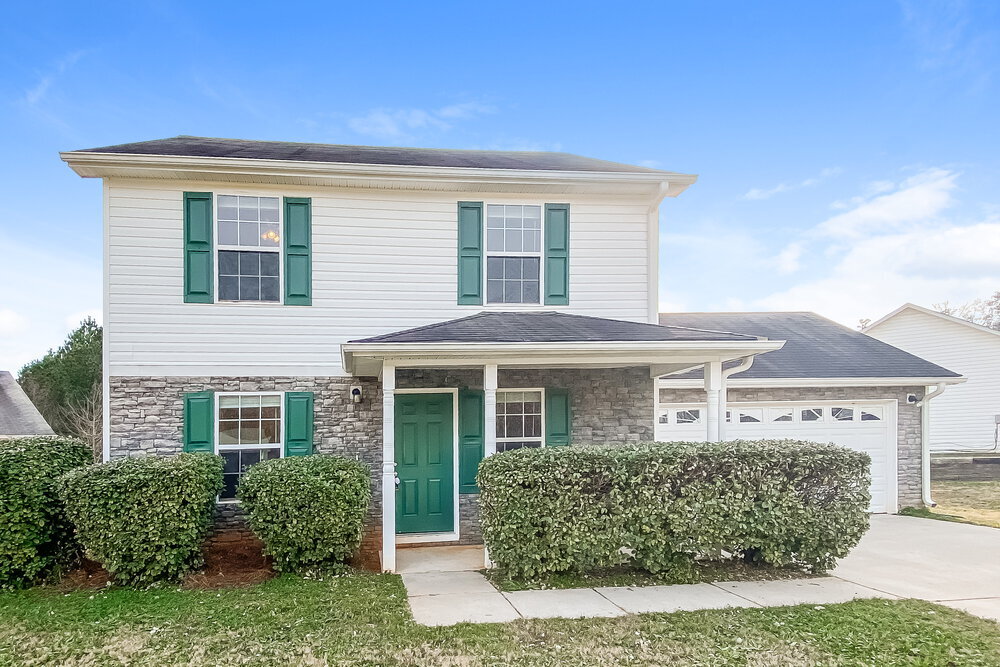 245 Whistle Way in Locust Grove, GA - Building Photo